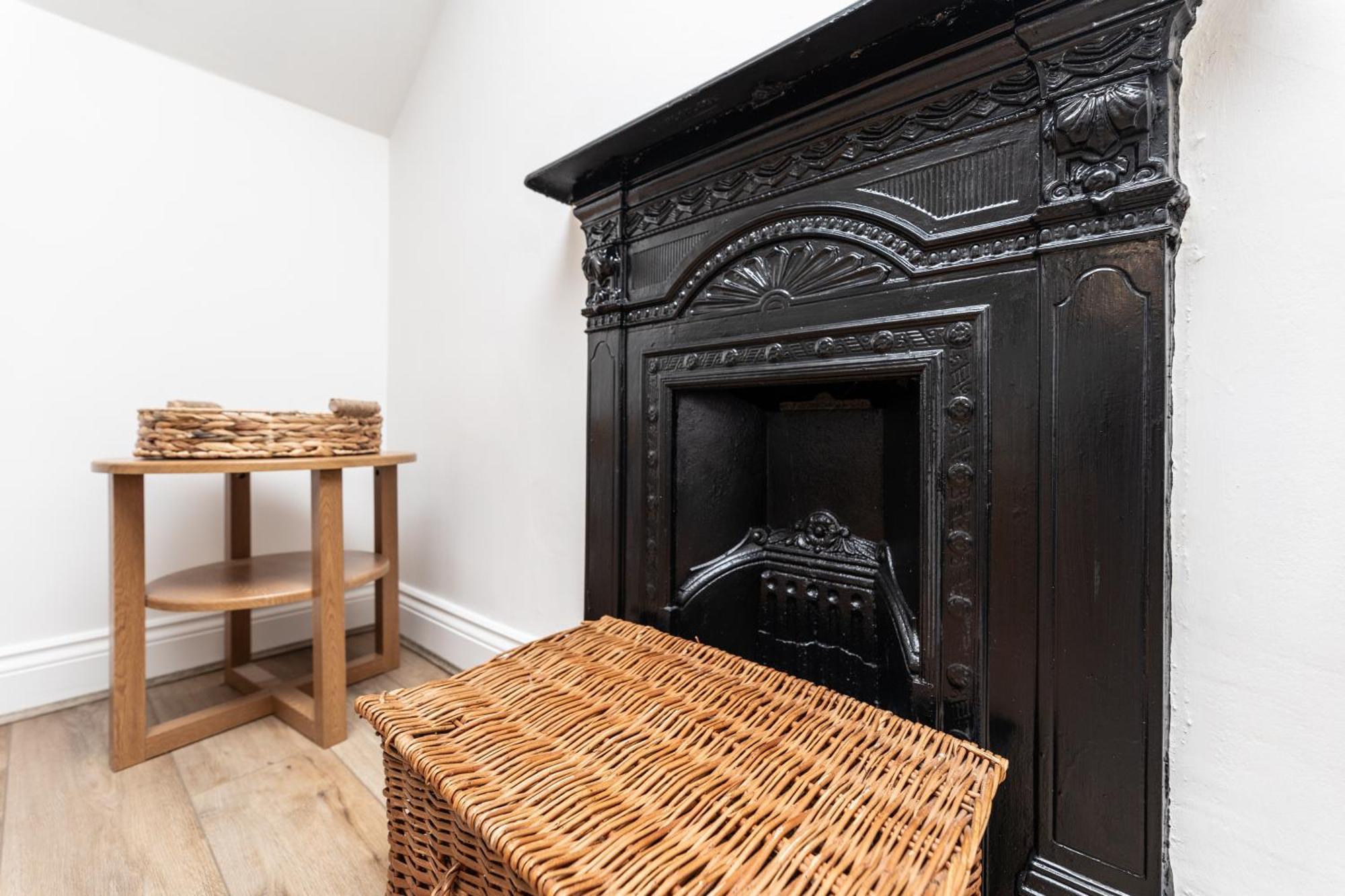 Stylish & Cosy 2-Bed Apartment In Vibrant Oakwood! Leeds  Exterior photo