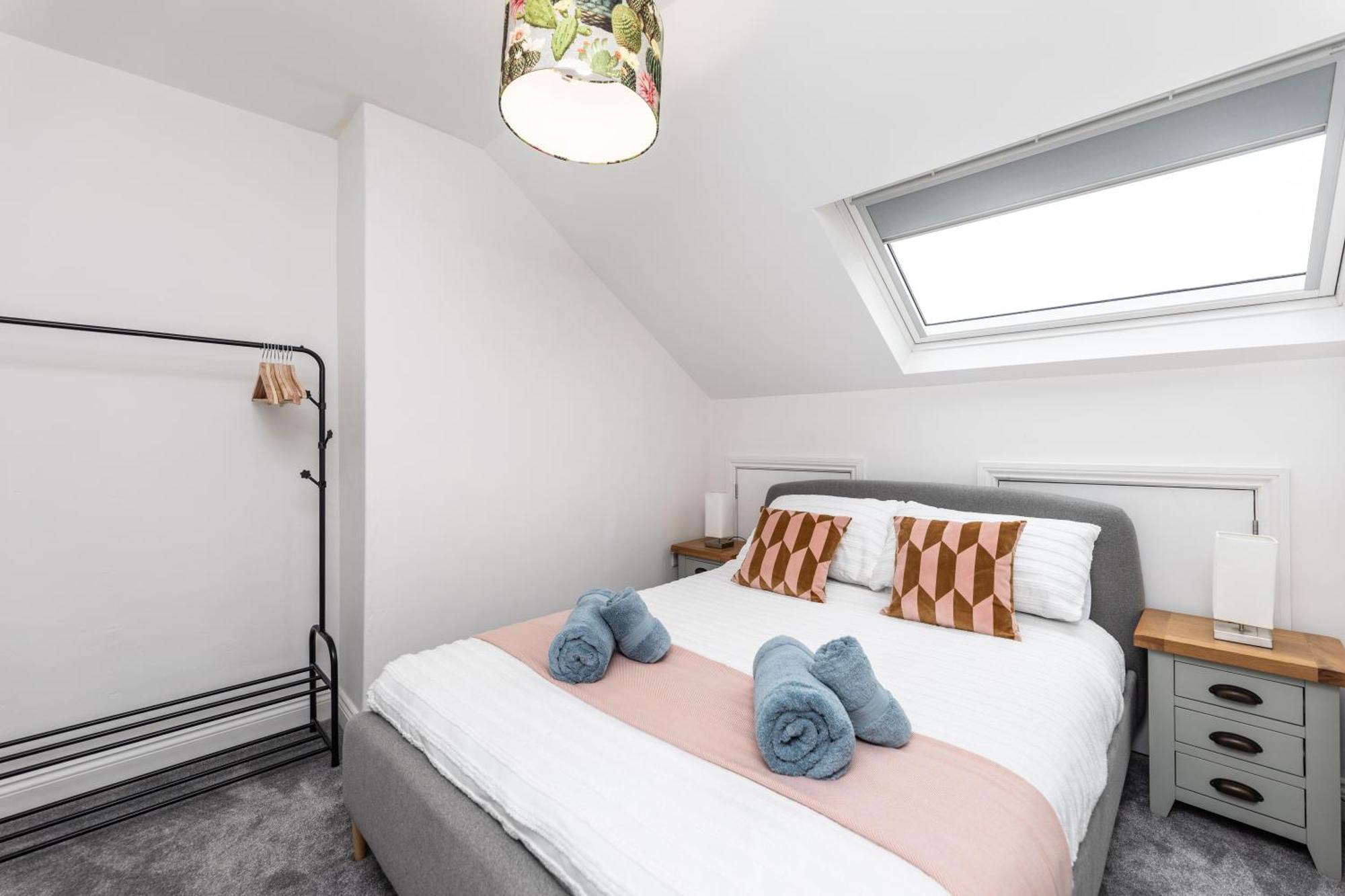 Stylish & Cosy 2-Bed Apartment In Vibrant Oakwood! Leeds  Exterior photo