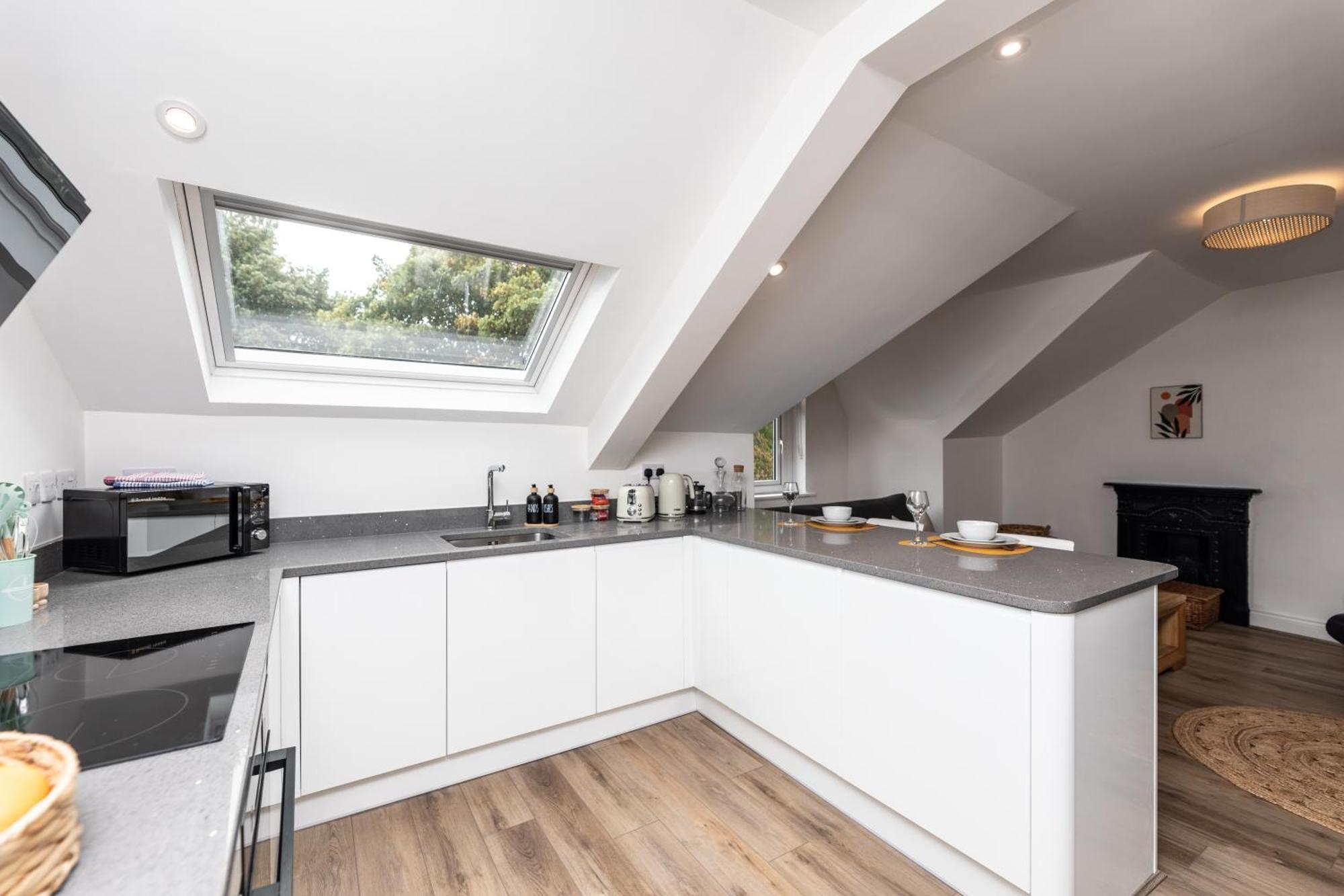 Stylish & Cosy 2-Bed Apartment In Vibrant Oakwood! Leeds  Exterior photo