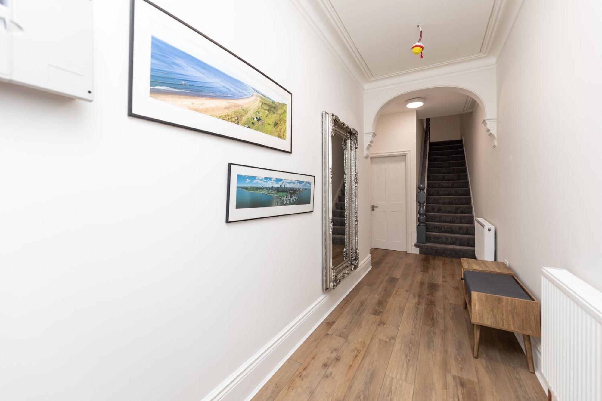 Stylish & Cosy 2-Bed Apartment In Vibrant Oakwood! Leeds  Exterior photo