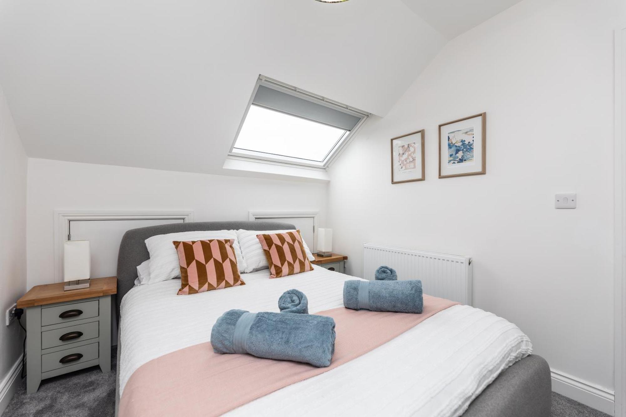 Stylish & Cosy 2-Bed Apartment In Vibrant Oakwood! Leeds  Exterior photo