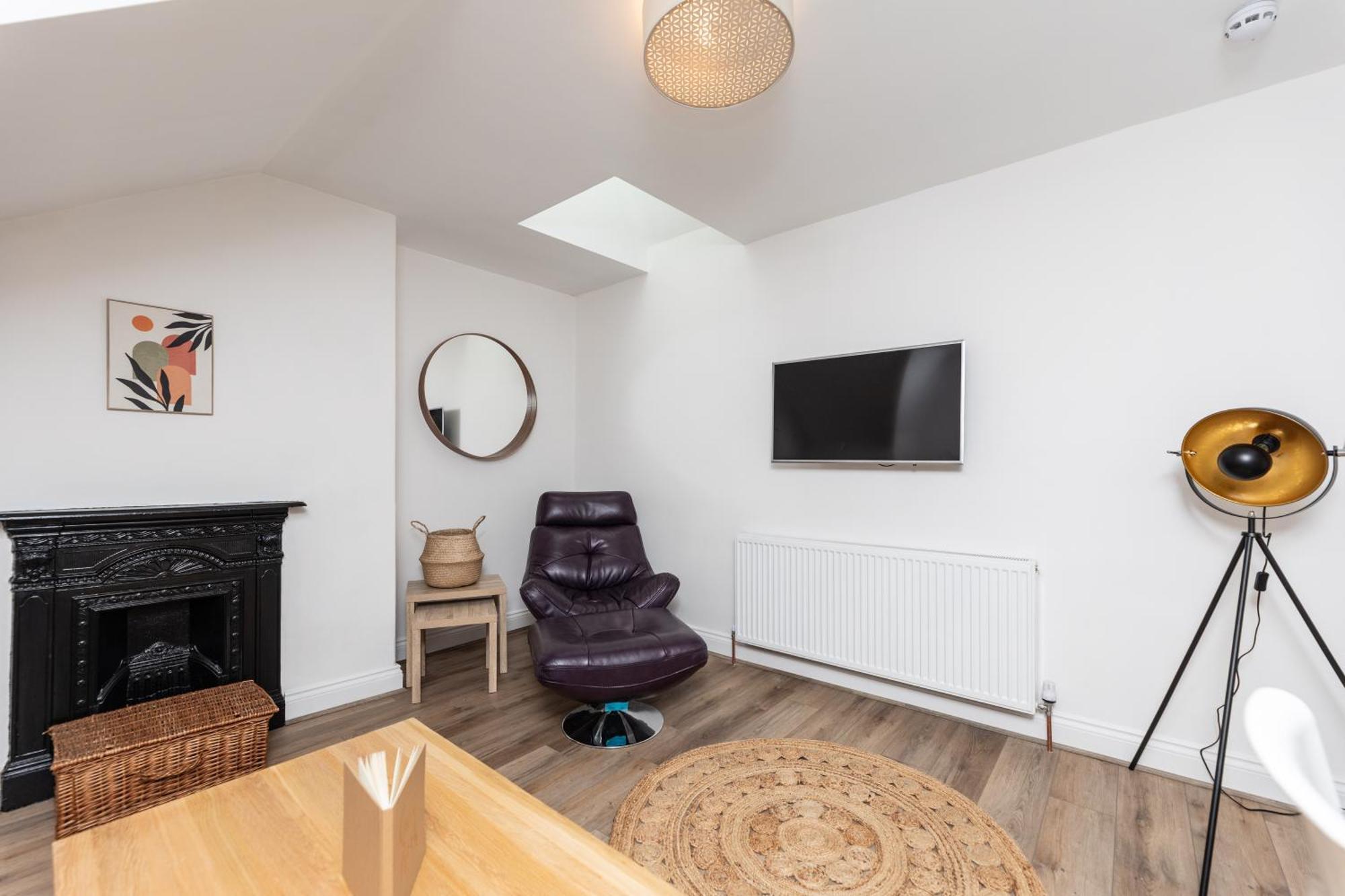 Stylish & Cosy 2-Bed Apartment In Vibrant Oakwood! Leeds  Exterior photo